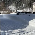 Rozpravkovy Domcek Zvoncek بيت للعطل *